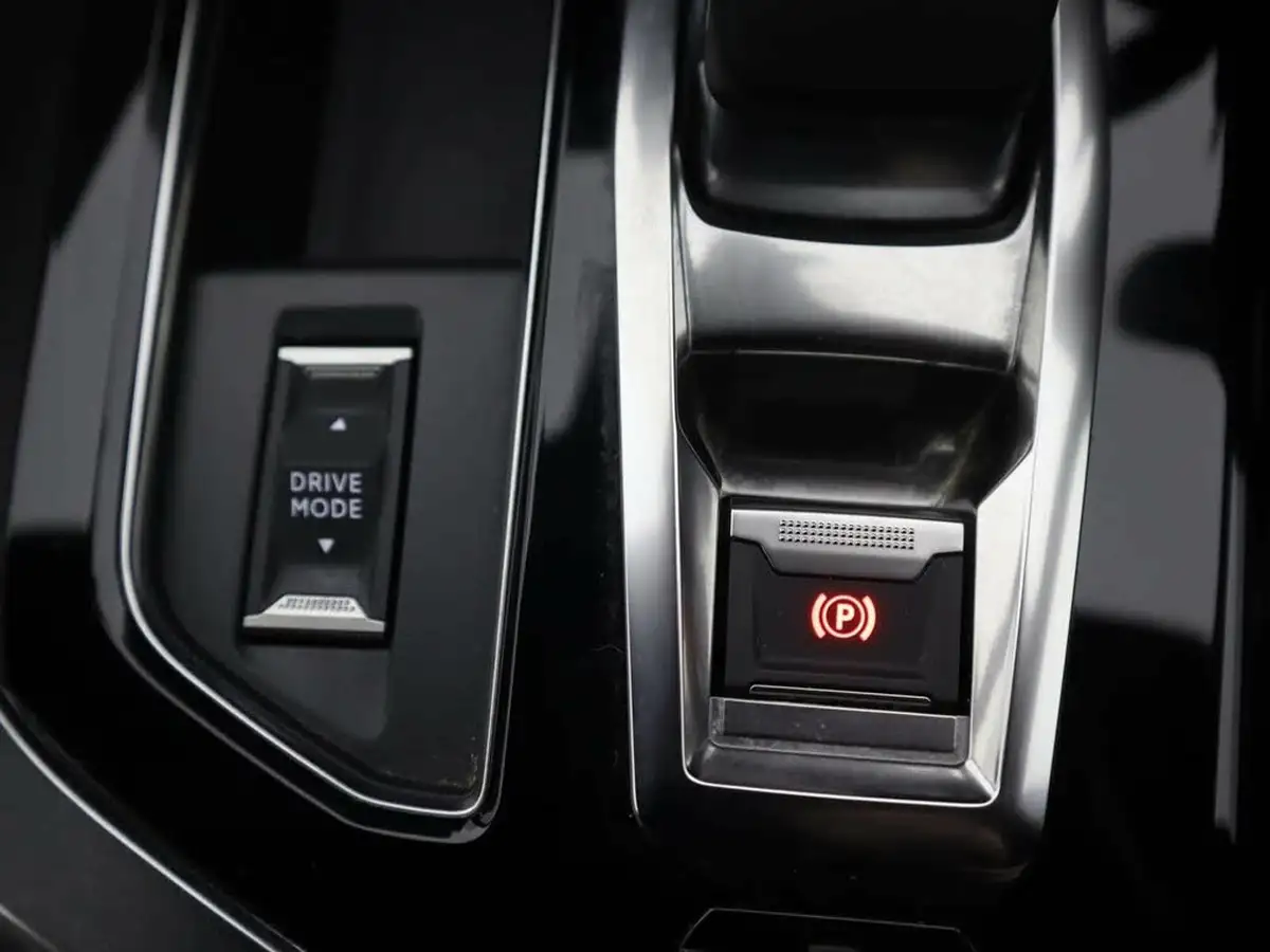 2022-peugeot-3008-suv-16-puretech-gt-premium-300bhp-4wd-hybrid4-e-eat8-big-22