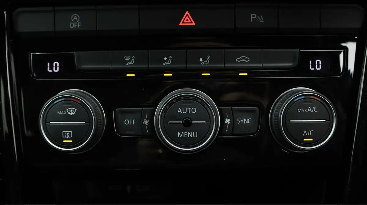2021-volkswagen-t-roc-15-tsi-black-edition-big-11