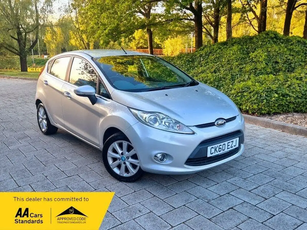 2010-ford-fiesta-14-zetec-96ps-5d-auto-big-0