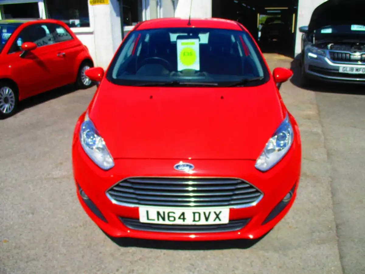 2014-ford-fiesta-125-zetec-3d-big-3