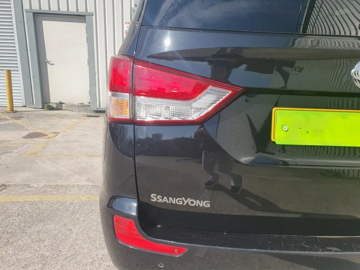 2017-kgm-ssangyong-turismo-22td-ex-big-9
