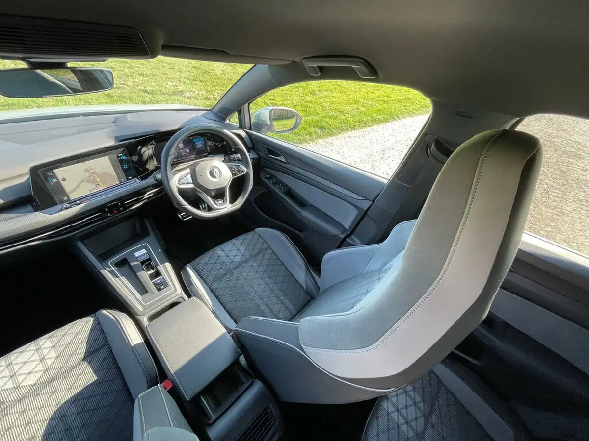 2021-volkswagen-golf-big-28