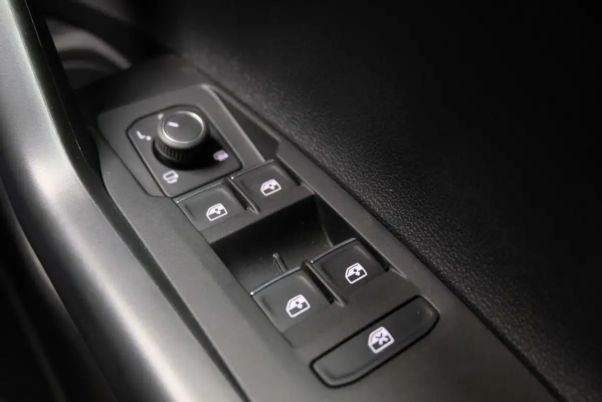 2024-volkswagen-polo-10-tsi-r-line-110ps-dsg-big-22