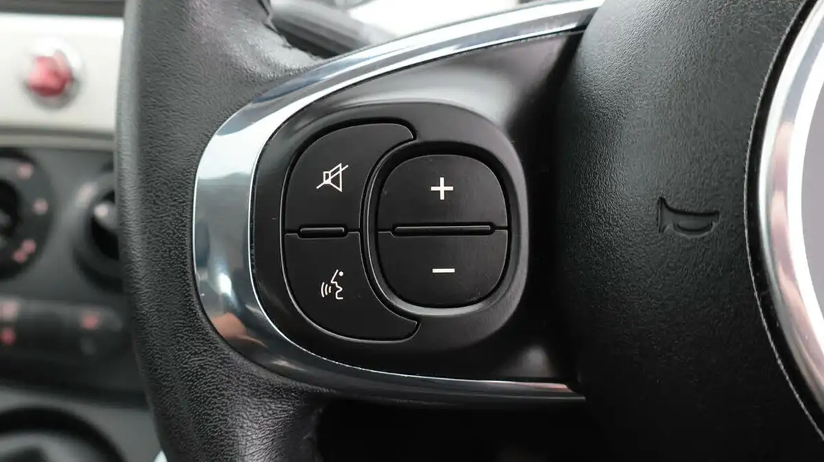 2019-fiat-500-12-lounge-ss-big-23