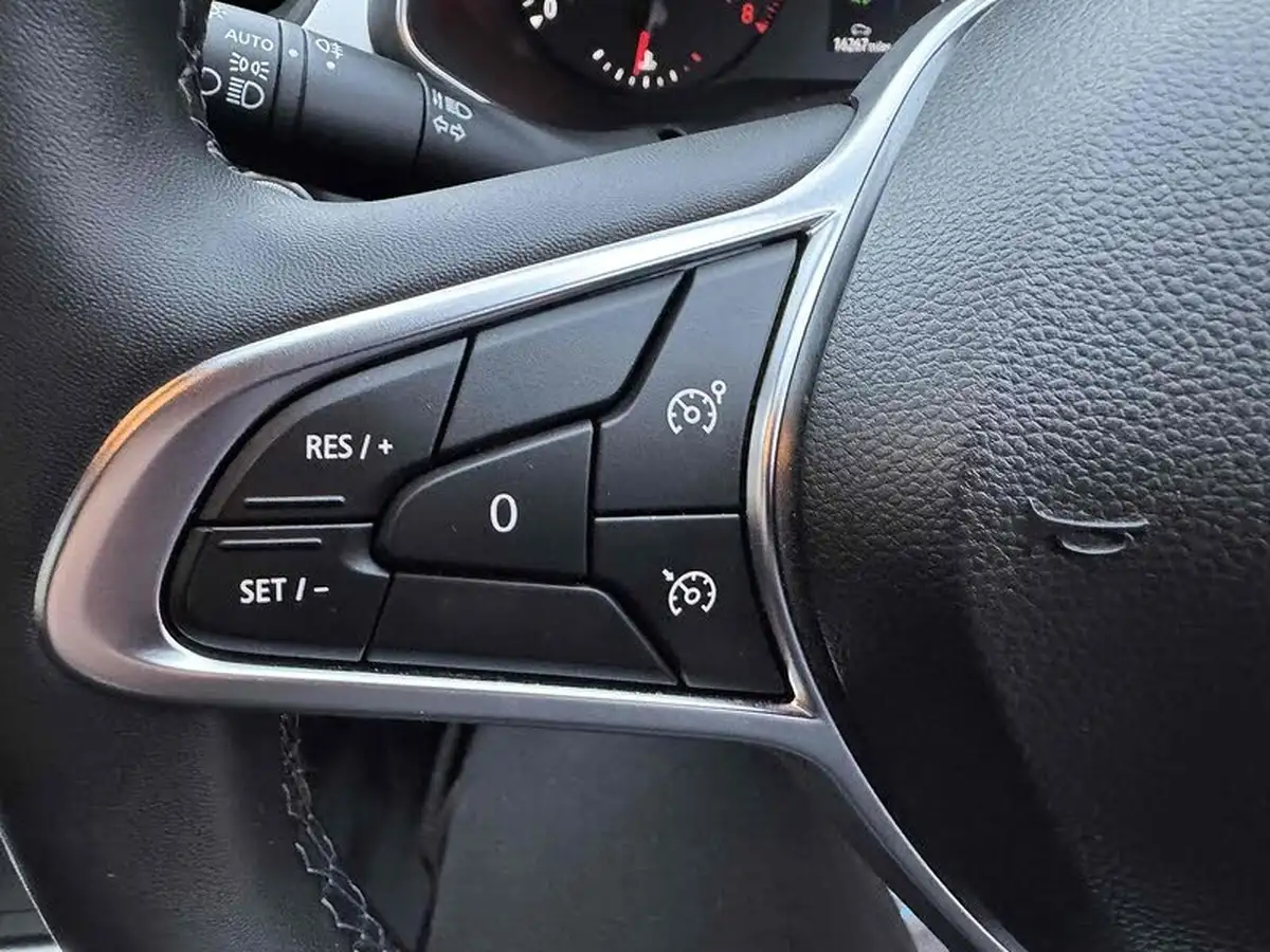 2021-renault-captur-13-tce-iconic-edition-big-24