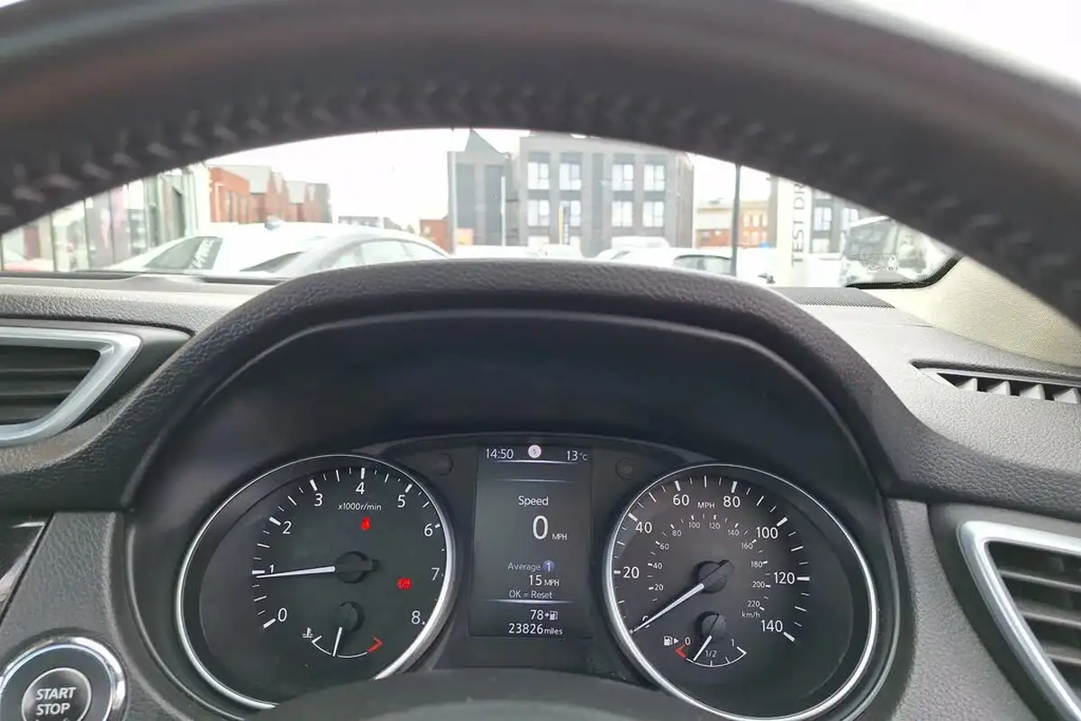 2018-nissan-qashqai-12-dig-t-n-connecta-big-10