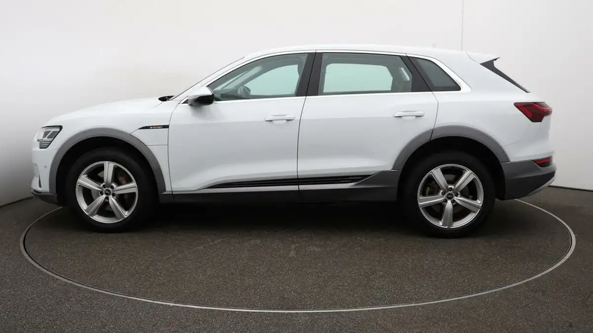 2022-audi-e-tron-55e-technik-station-wagon-big-55