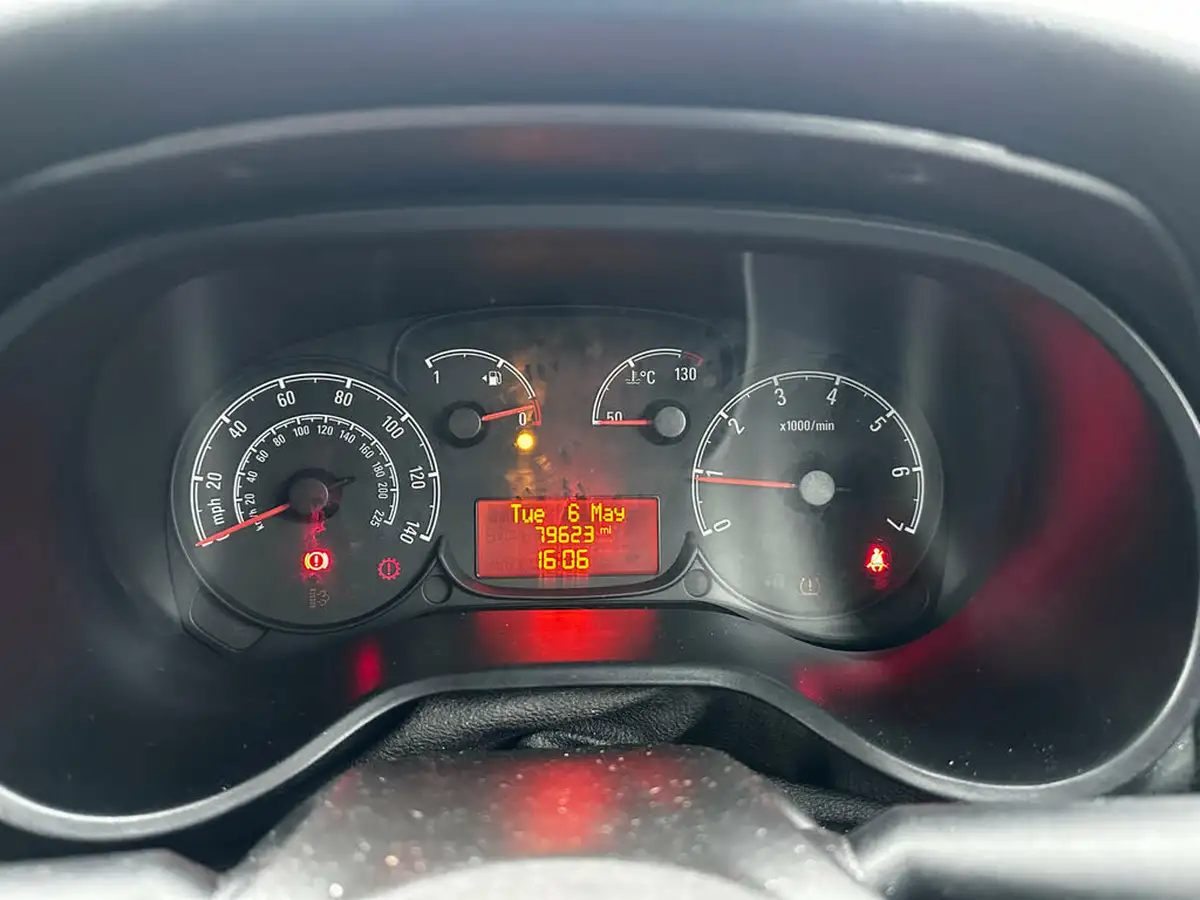 2015-vauxhall-combo-13td-2000-panel-big-19