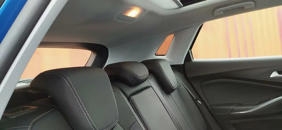 2020-vauxhall-grandland-x-12-elite-nav-big-28