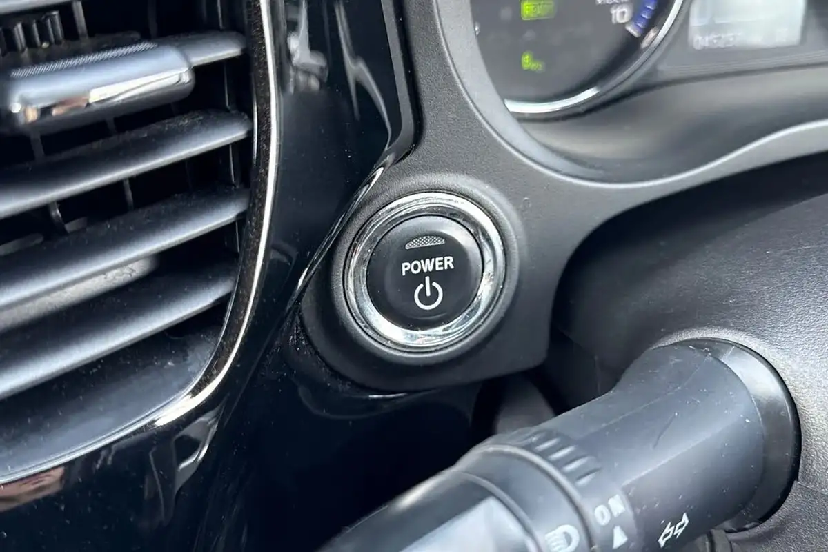 2019-mitsubishi-outlander-24-dynamic-safety-phev-big-52
