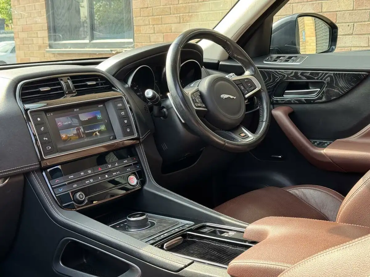 2018-jaguar-f-pace-30-v6-sc-s-big-40