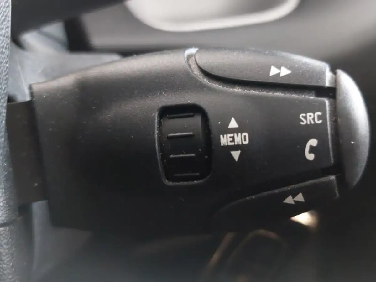 2015-citroen-c3-picasso-16bluehdi-selection-big-10