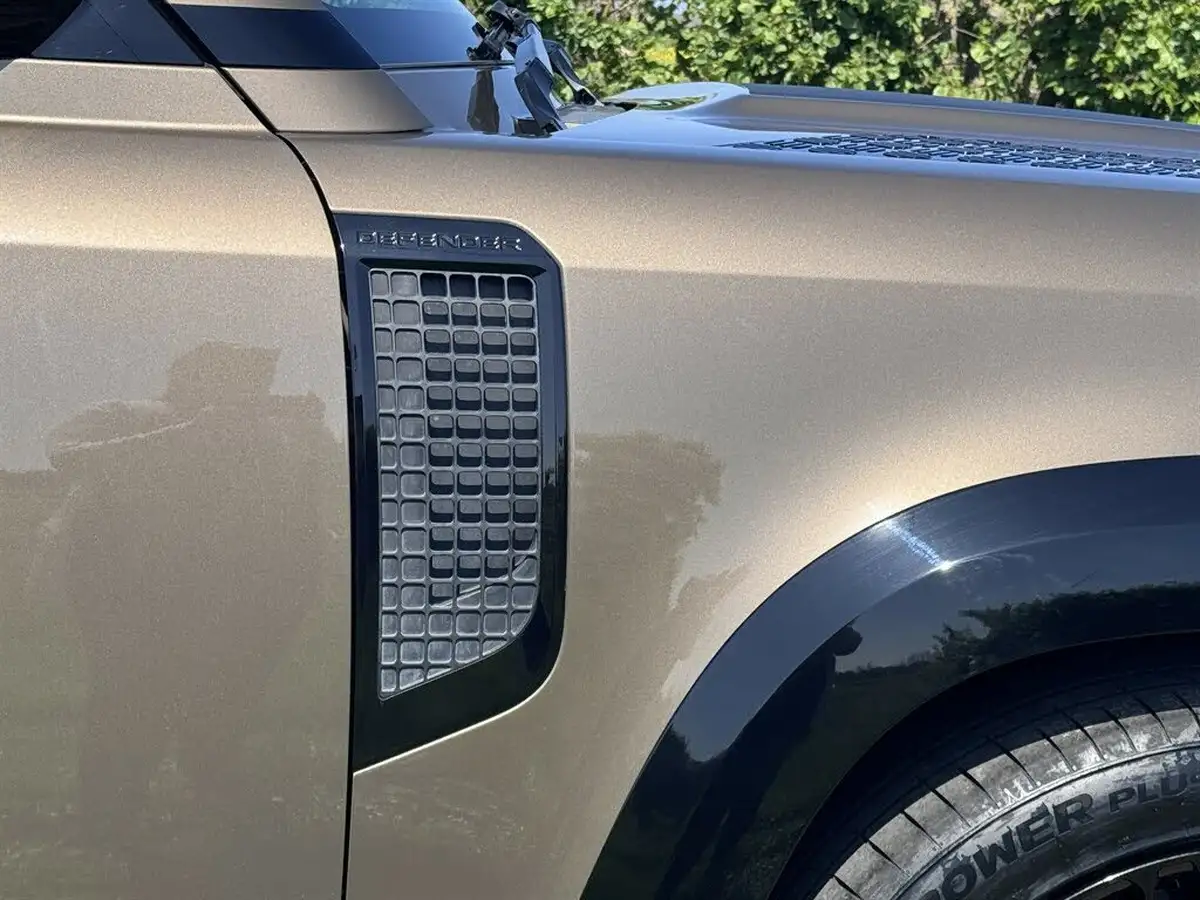 2023-land-rover-110-defender-30-d250-xs-edition-big-32
