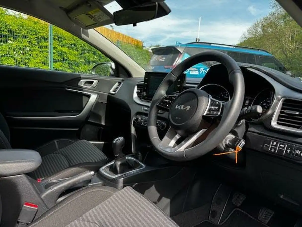 2024-kia-ceed-15-t-gdi-2-158bhp-hatchback-big-8