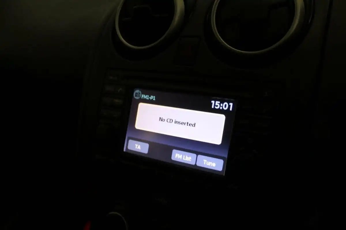2013-nissan-qashqai2-15td-360-big-30
