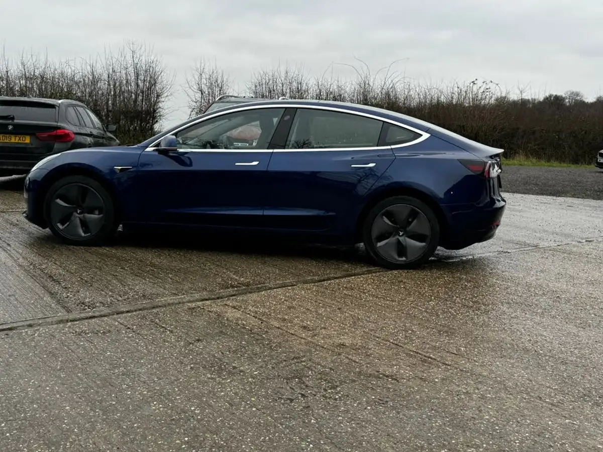 2020-tesla-model-3-e-long-range-big-19
