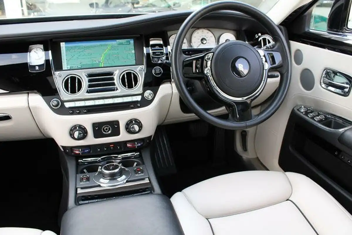 2015-rolls-royce-ghost-66-big-2