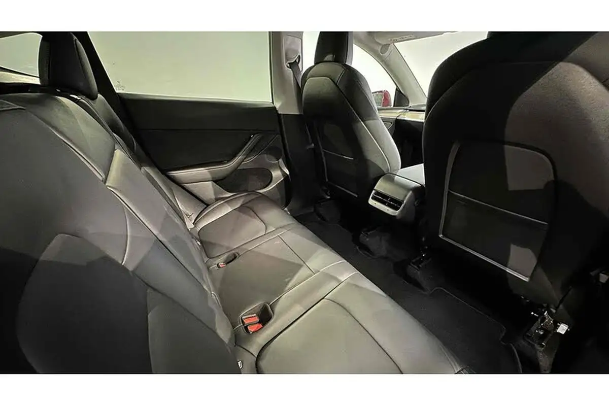 2022-tesla-model-y-e-long-range-big-23