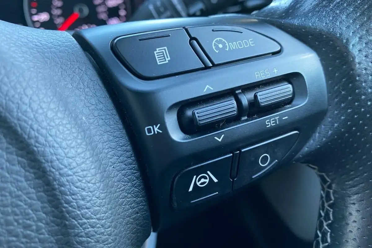 2021-kia-stonic-10-t-gdi-connect-big-25
