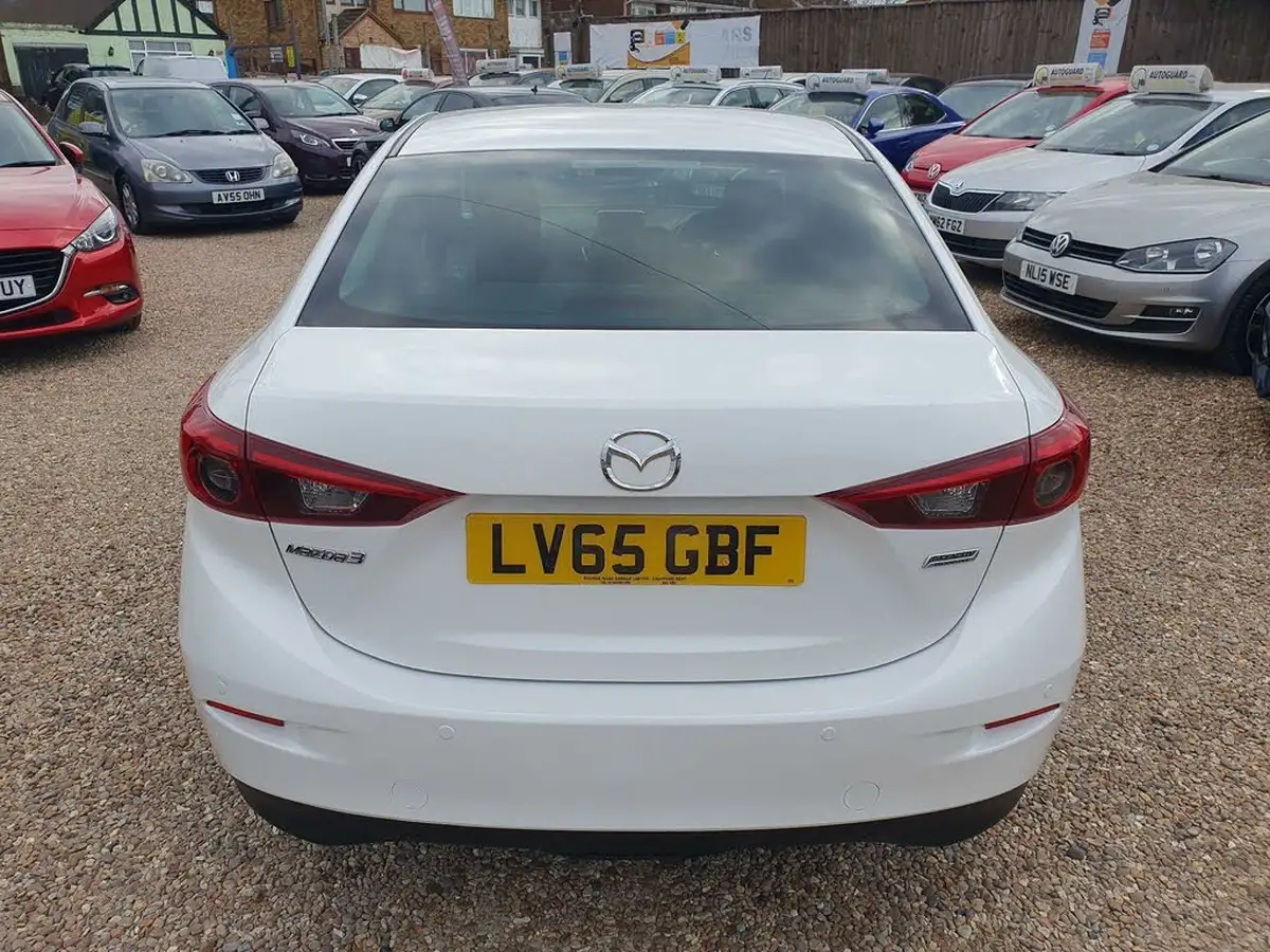 2015-mazda-mazda3-20-se-l-fastback-4d-big-9
