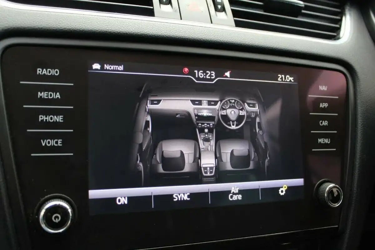 2019-skoda-octavia-20tdi-se-l-estate-big-28