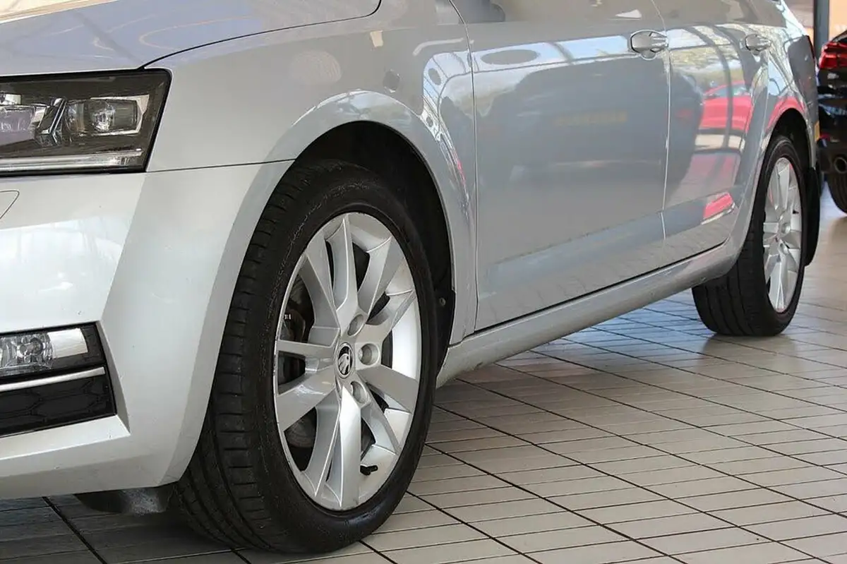 2019-skoda-octavia-20tdi-se-l-estate-big-4