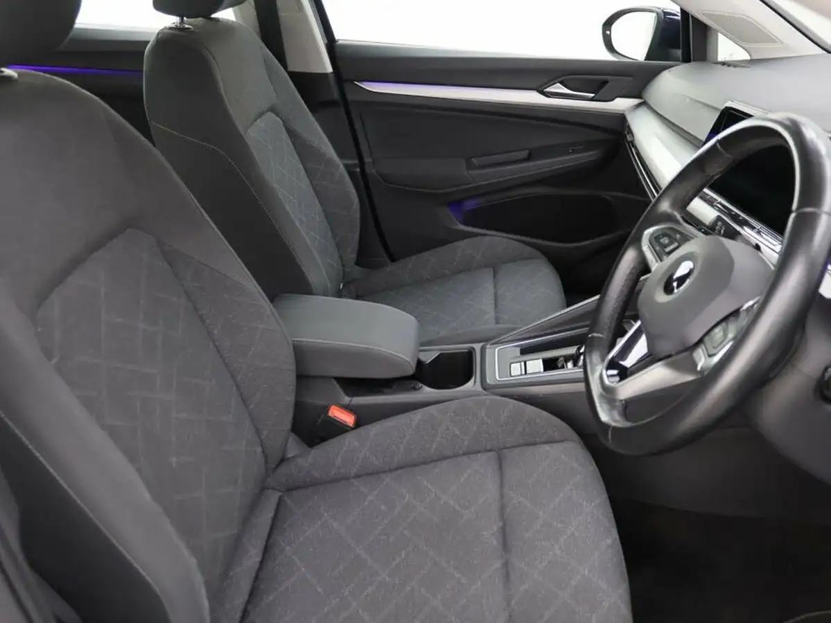 2021-volkswagen-golf-10-etsi-life-hatchback-big-8
