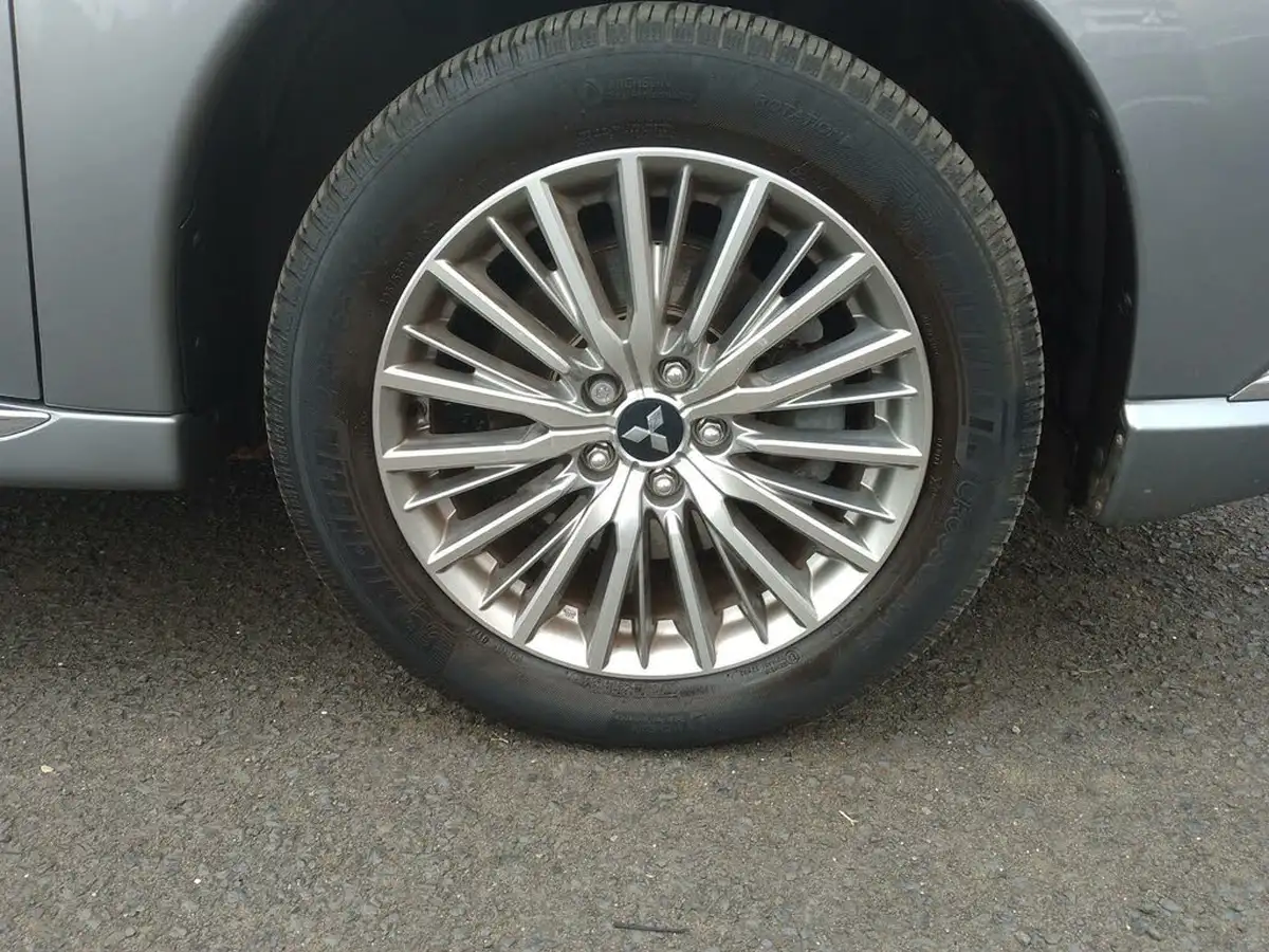 2019-mitsubishi-outlander-24-dynamic-phev-big-18