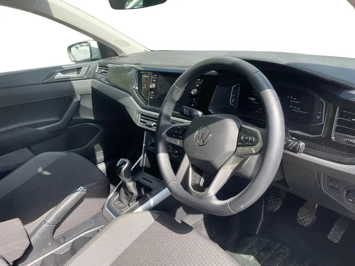 2022-volkswagen-polo-10-life-big-14
