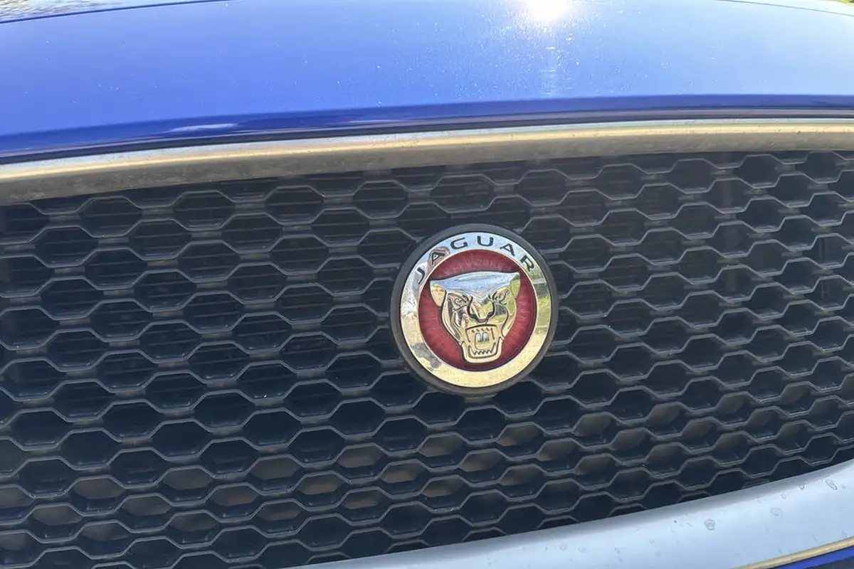 2017-jaguar-xe-20d-r-sport-180ps-1999cc-auto-big-37