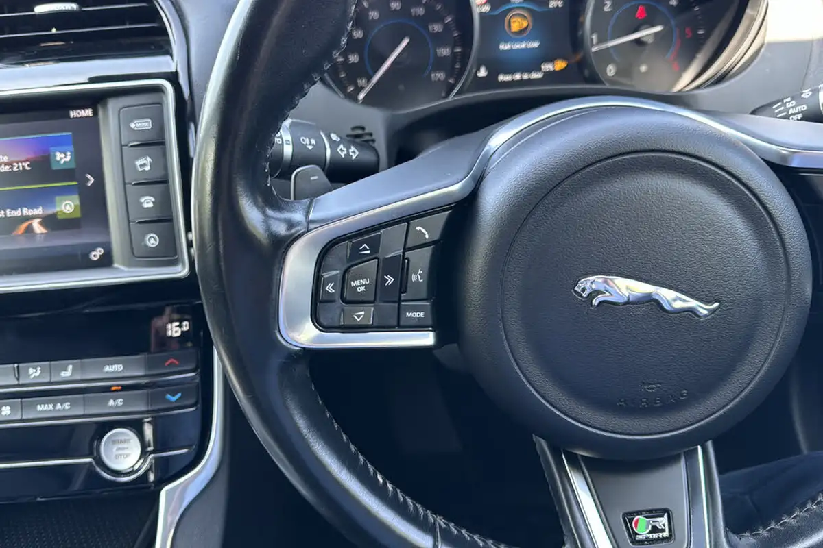 2017-jaguar-xe-20d-r-sport-180ps-1999cc-auto-big-15