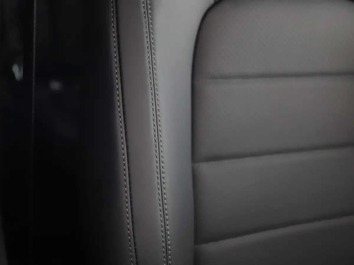 2025-porsche-macan-e-electric-big-16
