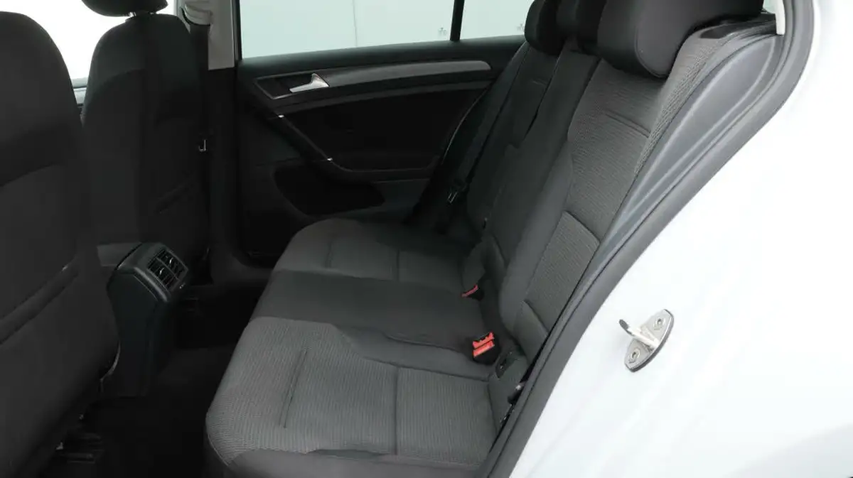 2018-volkswagen-golf-10-tsi-se-115ps-hatchback-5d-big-16