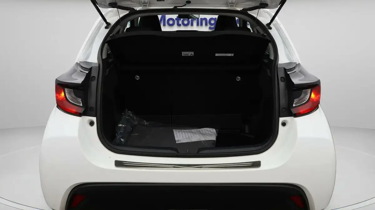 2021-toyota-yaris-15-vvt-i-icon-114bhp-hybrid-1490cc-e-cvt-big-16