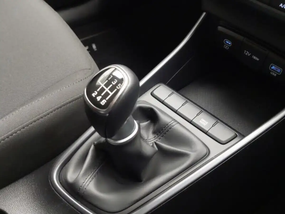 2024-hyundai-i20-10-t-gdi-advance-big-16