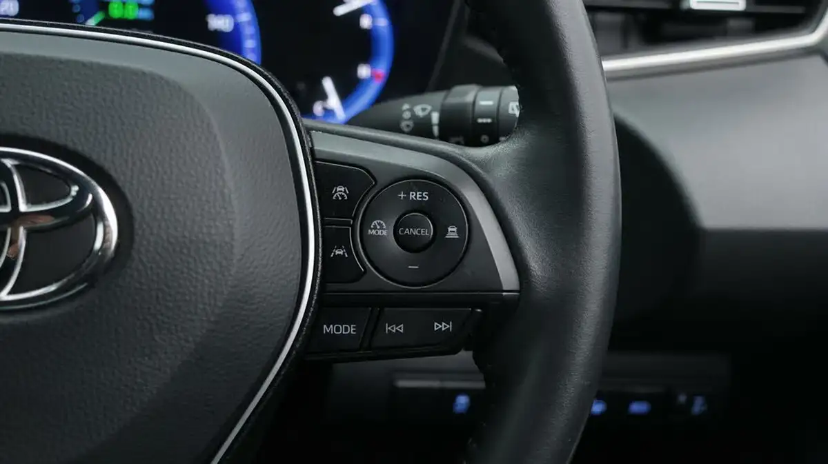 2021-toyota-corolla-18-vvt-i-icon-tech-trk-hatchback-5d-big-24