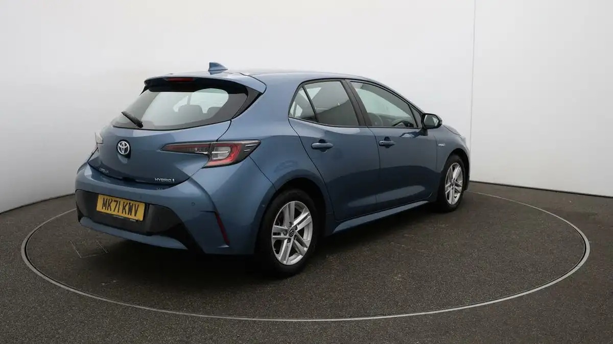 2021-toyota-corolla-18-vvt-i-icon-tech-trk-hatchback-5d-big-45