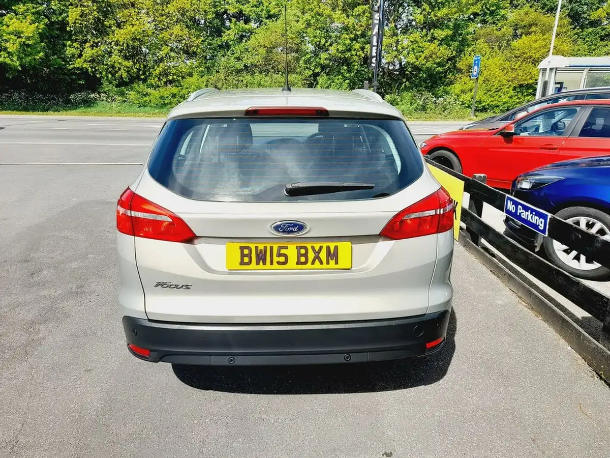 2015-ford-focus-16-zetec-estate-big-5