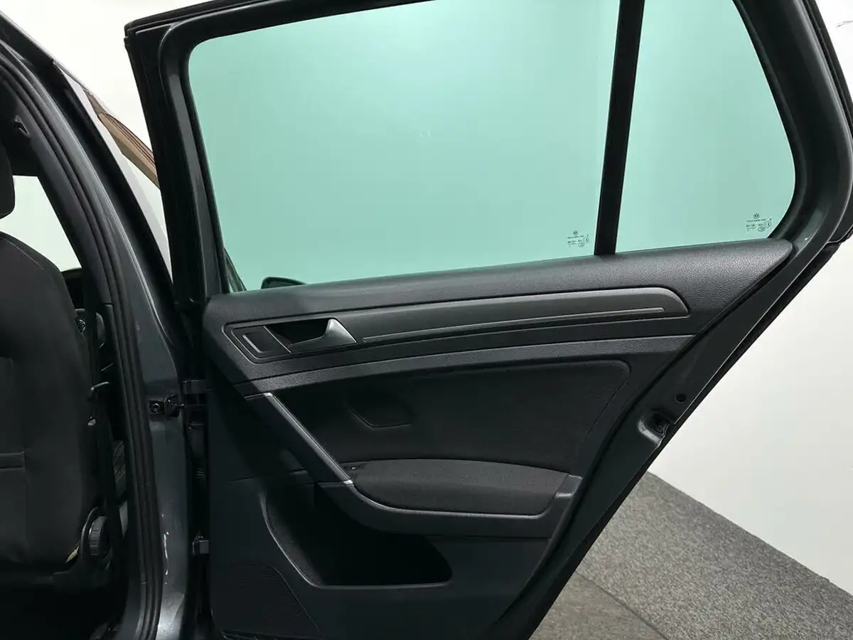 2018-volkswagen-golf-20tdi-gtd-hatchback-5d-big-42