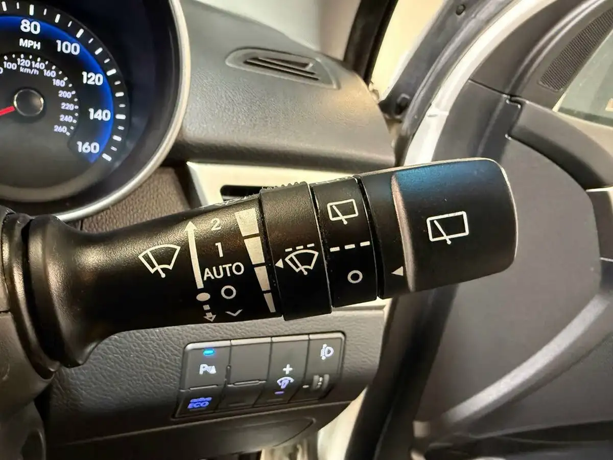2012-hyundai-i30-16td-style-110ps-auto-big-19