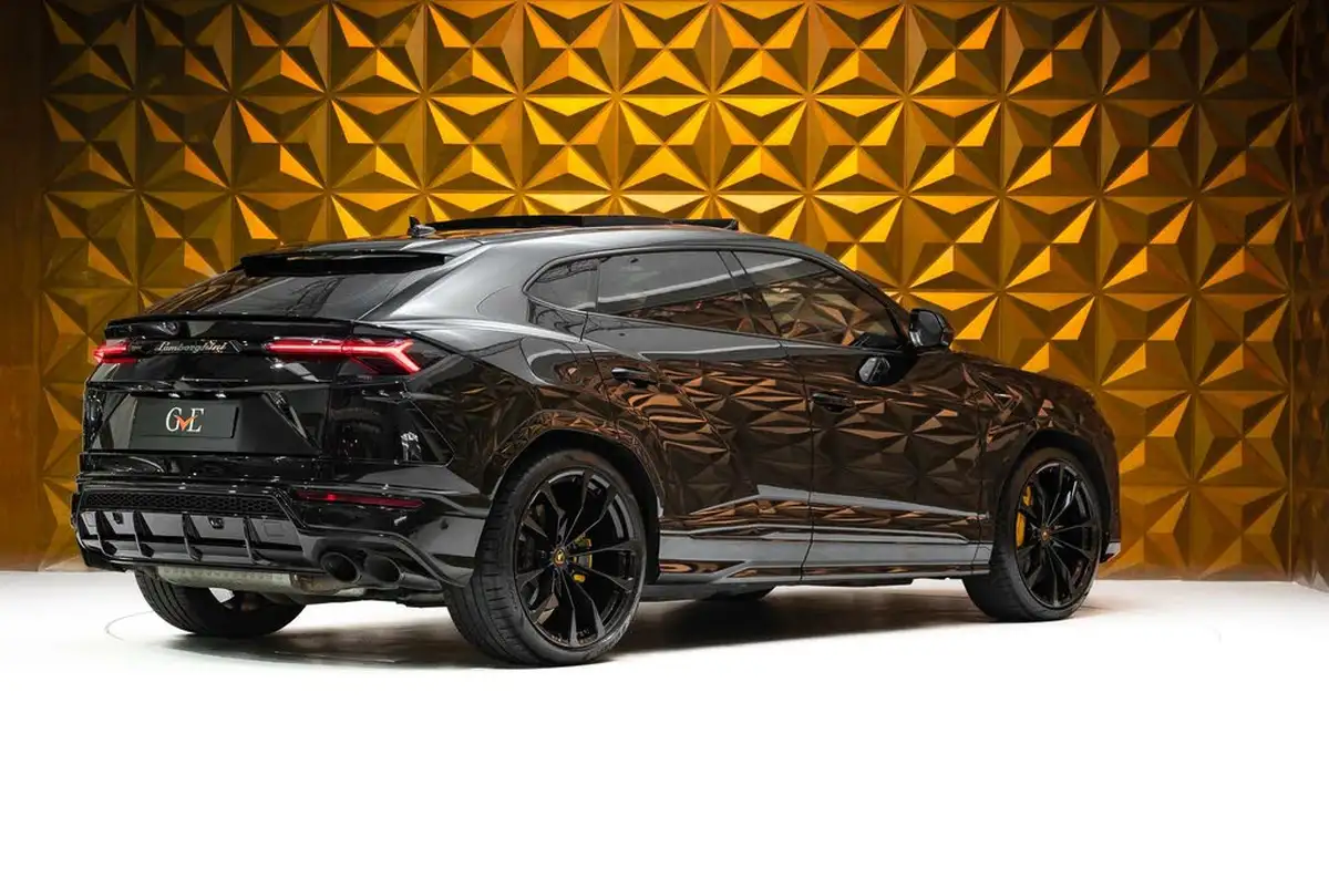 2021-lamborghini-urus-40-no-trim-big-6