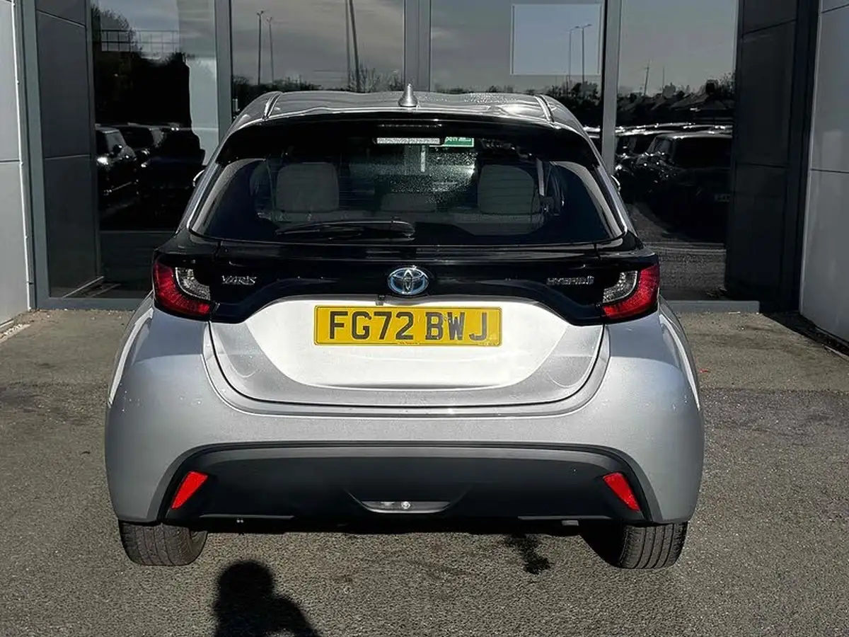2022-toyota-yaris-15-vvt-i-icon-big-13