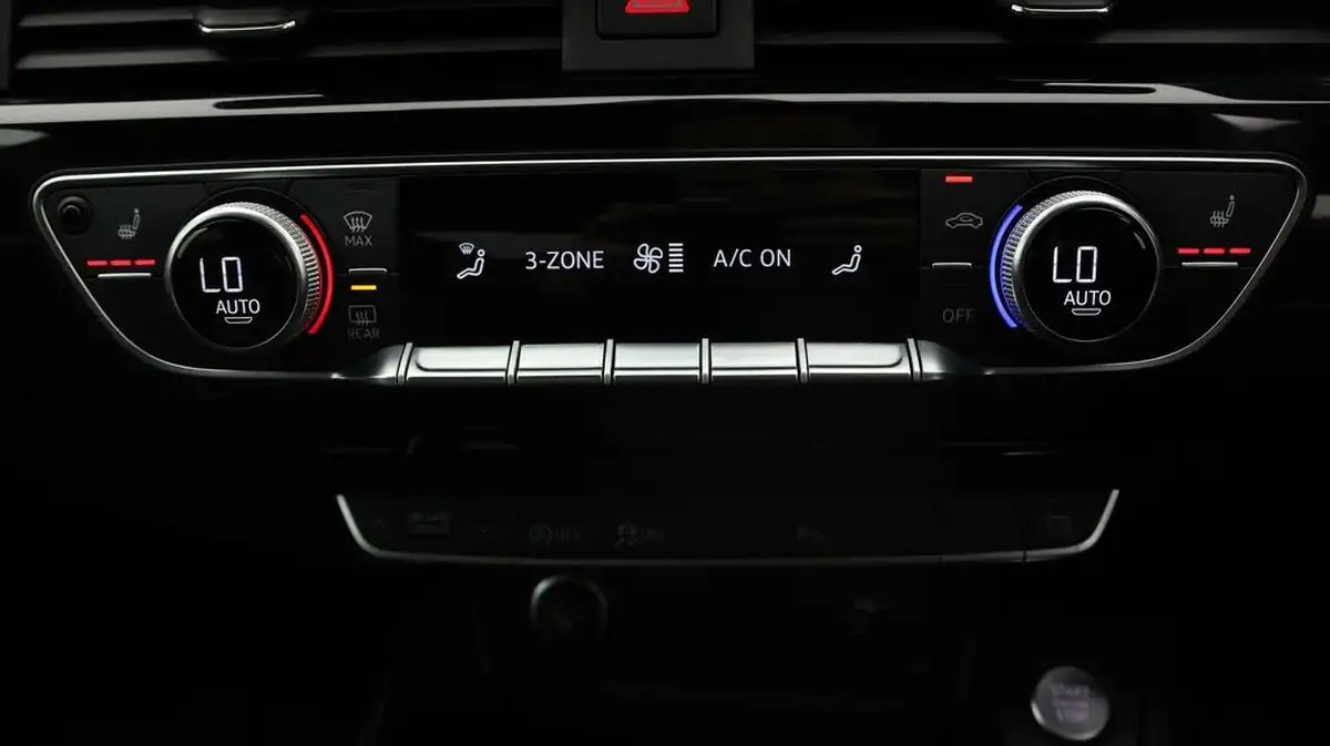 2022-audi-a4-20-40-tfsi-black-edition-big-11