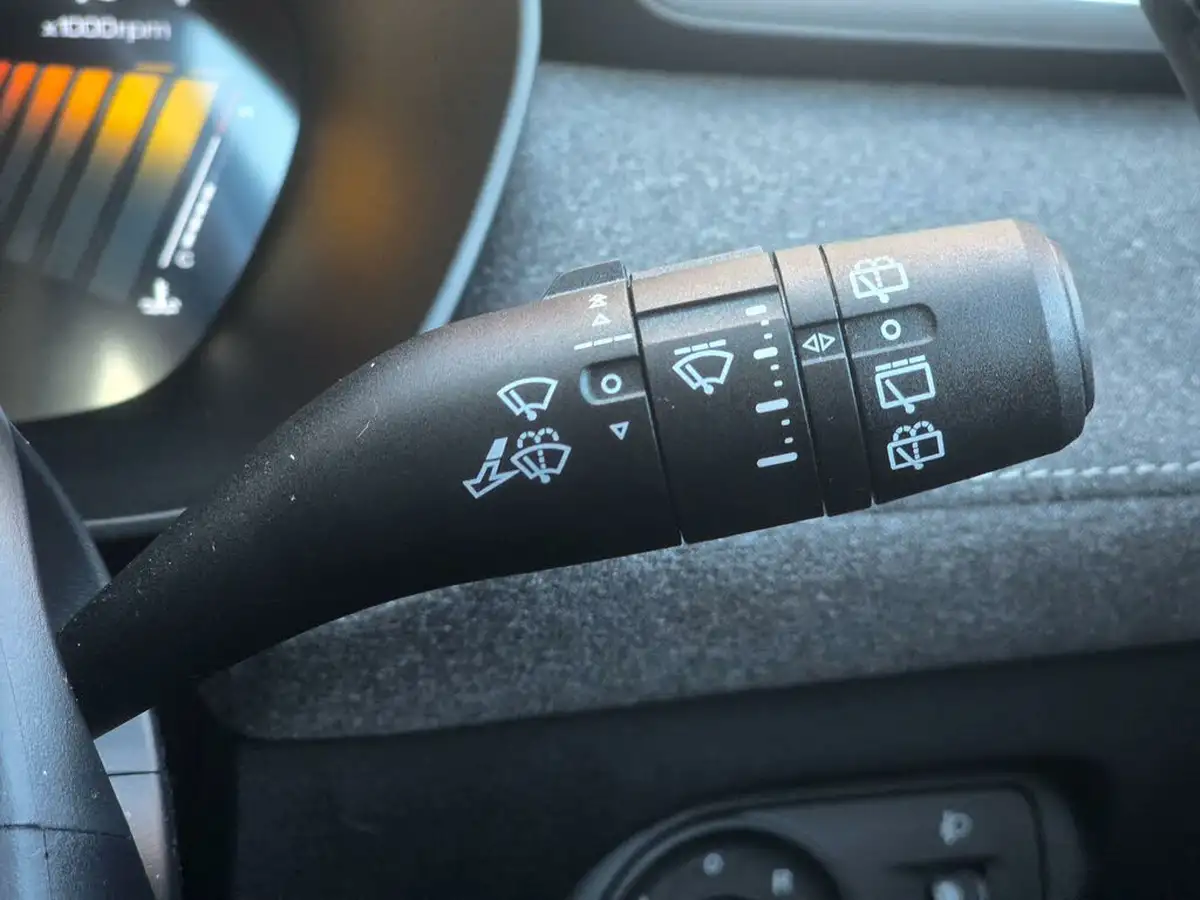 2024-mg-zs-suv-15-se-196ps-hybrid-1498cc-auto-big-15