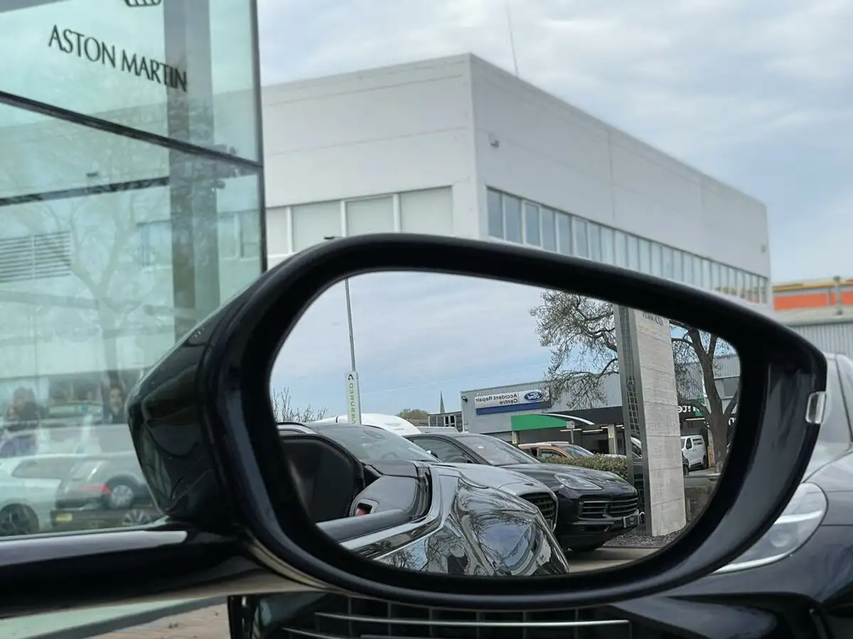 2019-aston-martin-db11-40-v8-big-49