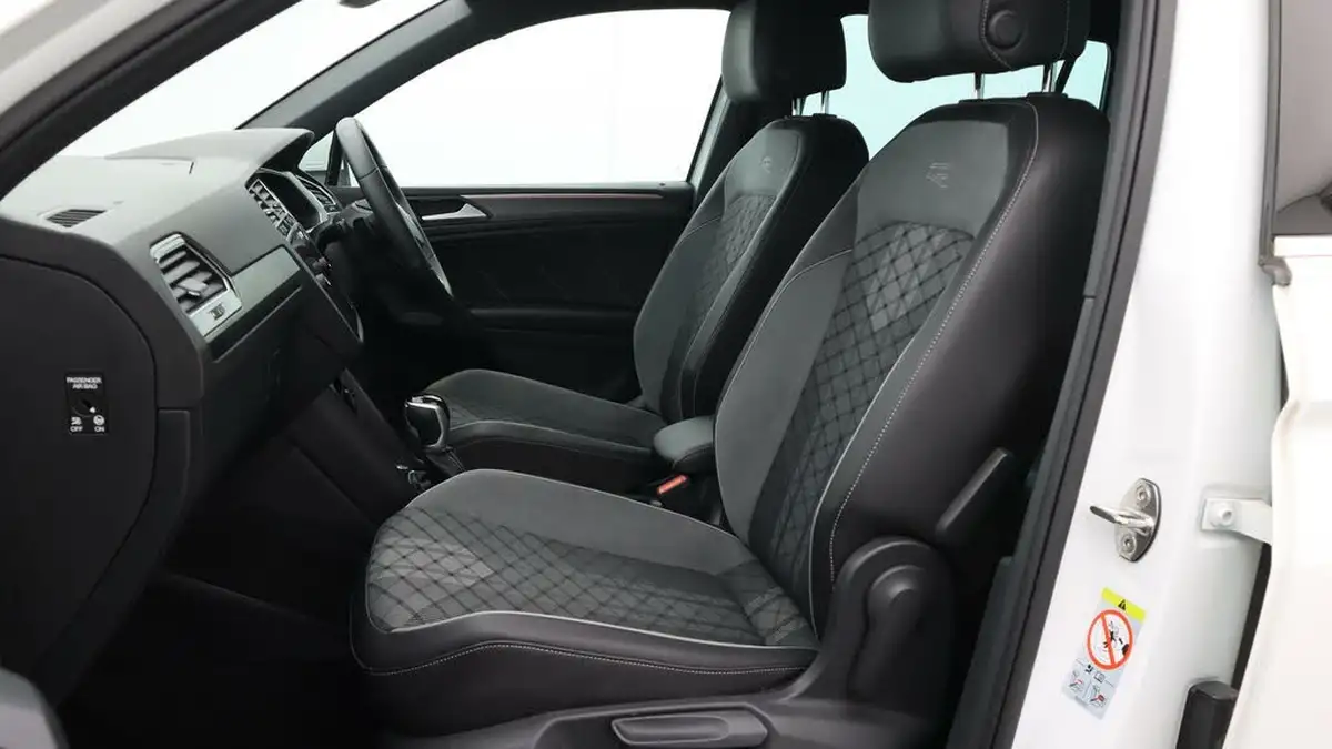 2022-volkswagen-tiguan-15-tsi-r-line-big-14