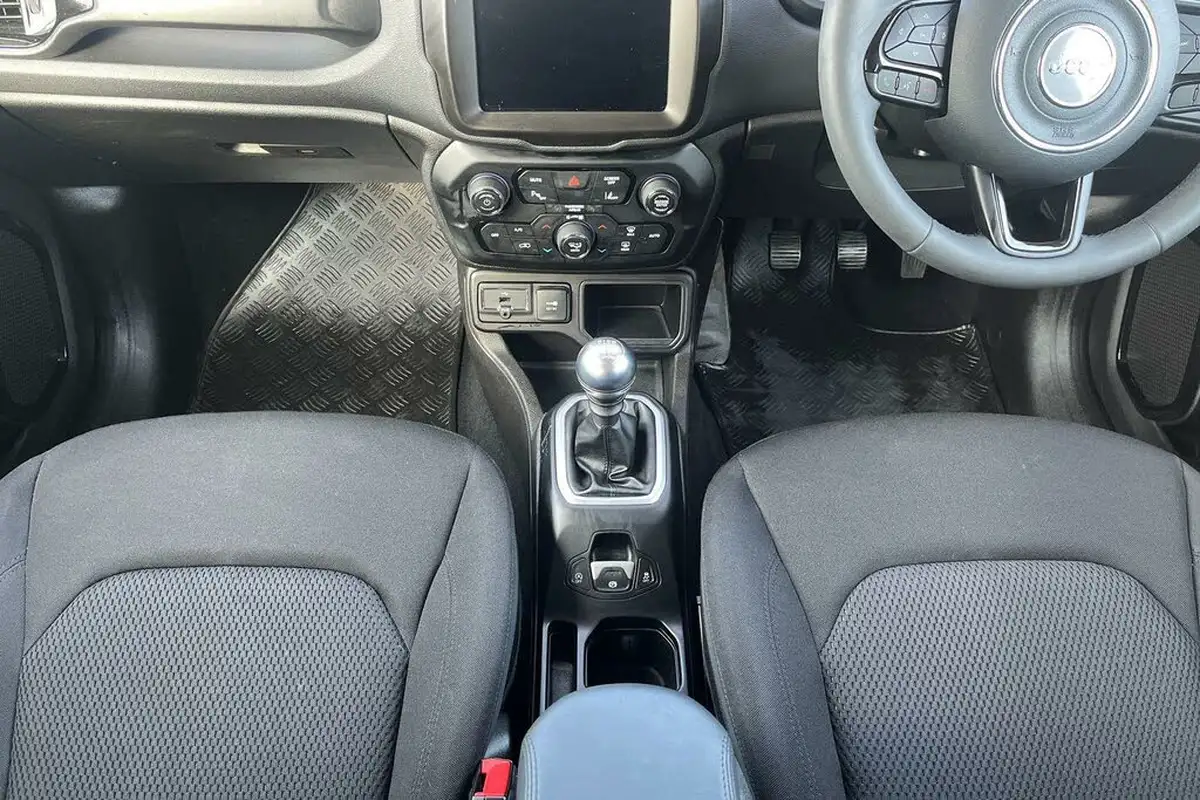 2021-jeep-renegade-10-gse-night-eagle-big-7
