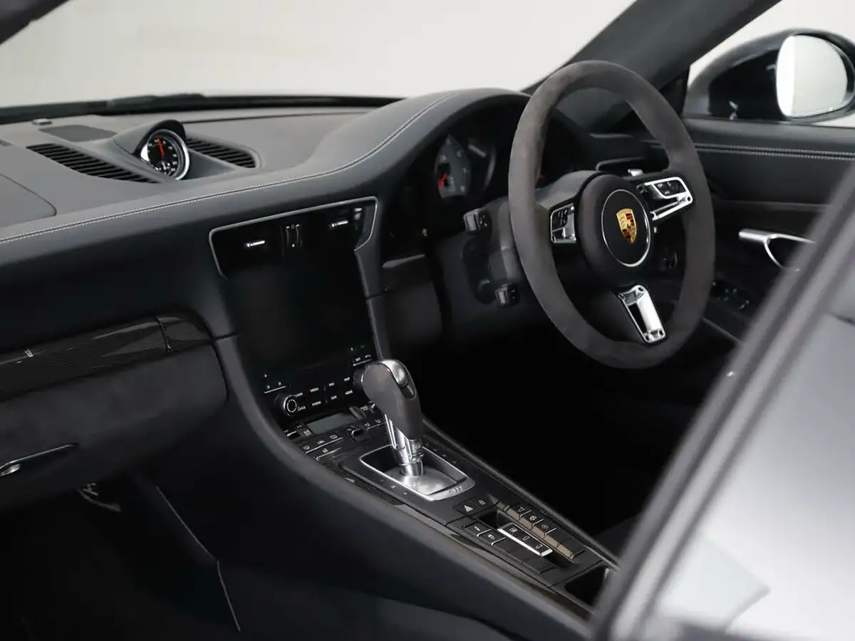 2019-porsche-911-30-carrera-4-gts-coupe-big-22
