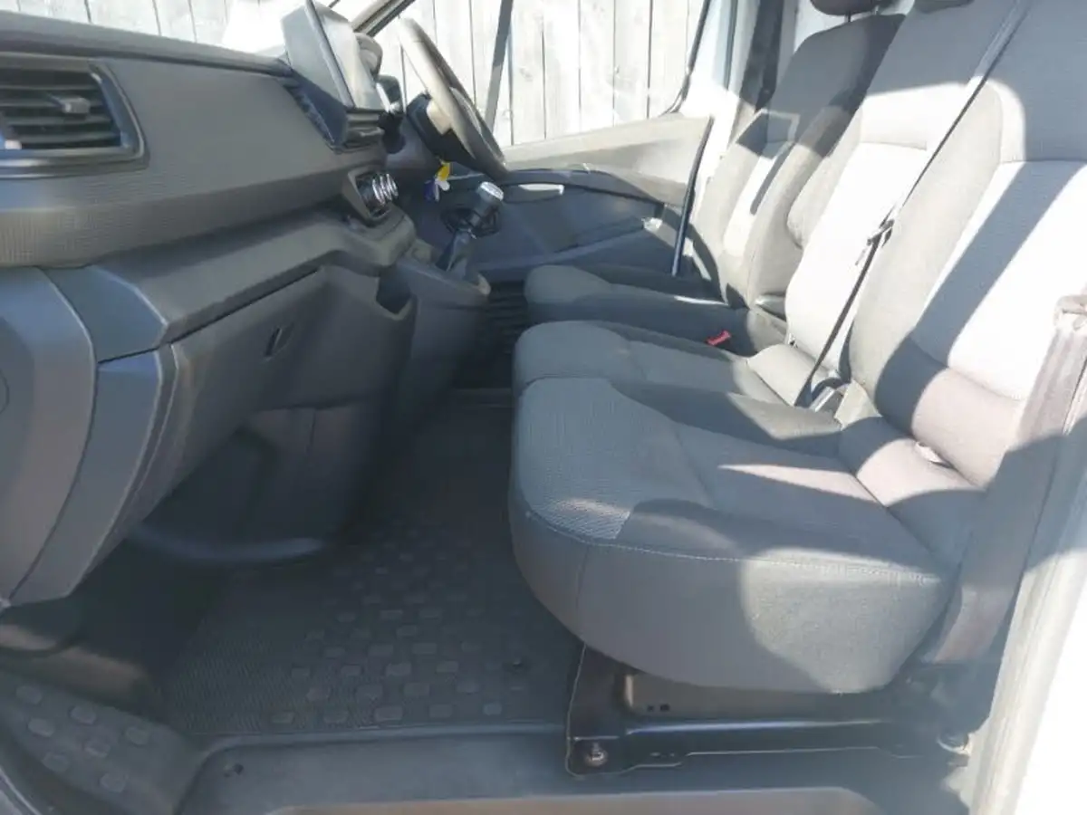 2022-renault-trafic-20dci-ll30-130-business-panel-big-4