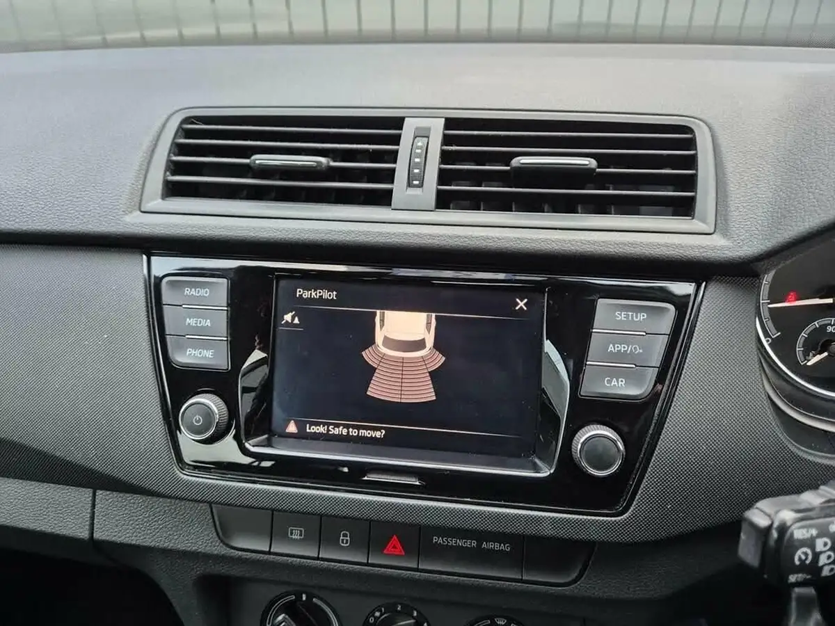 2019-skoda-fabia-10-tsi-colour-edition-big-43